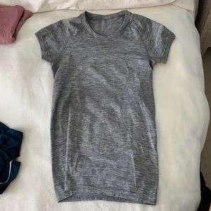 lululemon short sleeved shirt